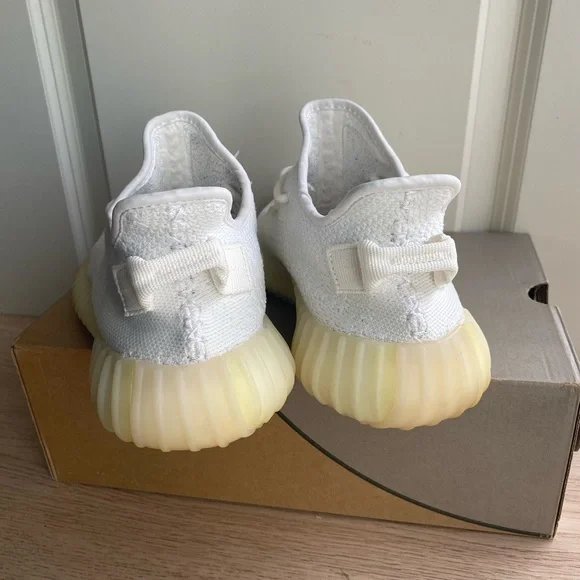 Adidas Yeezy Boost 350 V2 Cream White/Triple White- SZ 7 M- W 8.5 - Picture 4 of 16